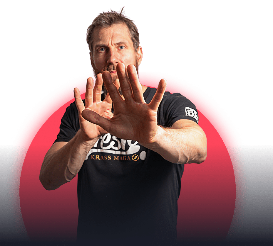 Jochen Wiebe ist Selbstverteidigungs-Experte, Trainer, Dozent und Gründer der KRASS MAGA Online Academy.